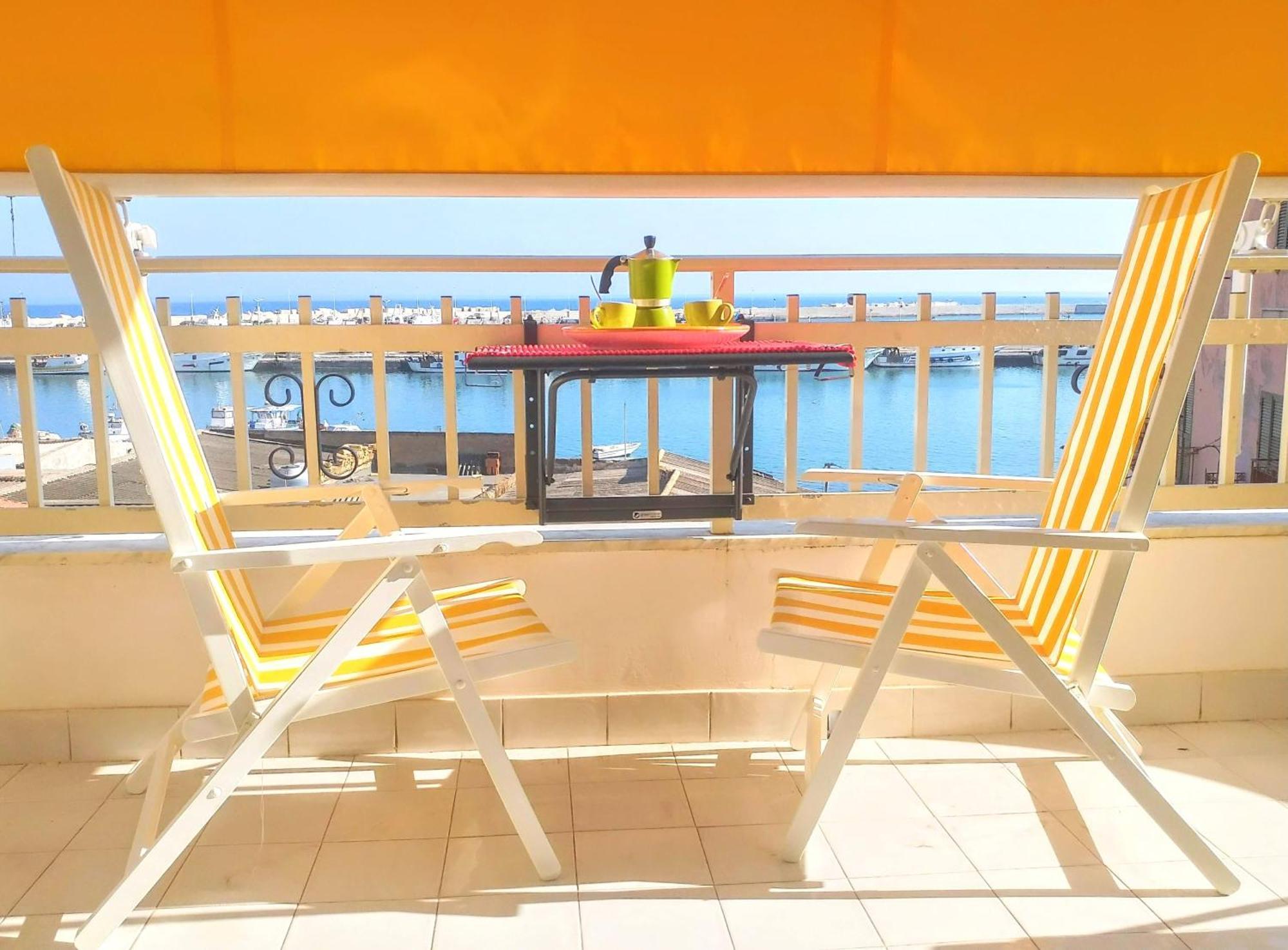 Casa Sunrise - Lovely Sea Front Apartment Шакка Экстерьер фото